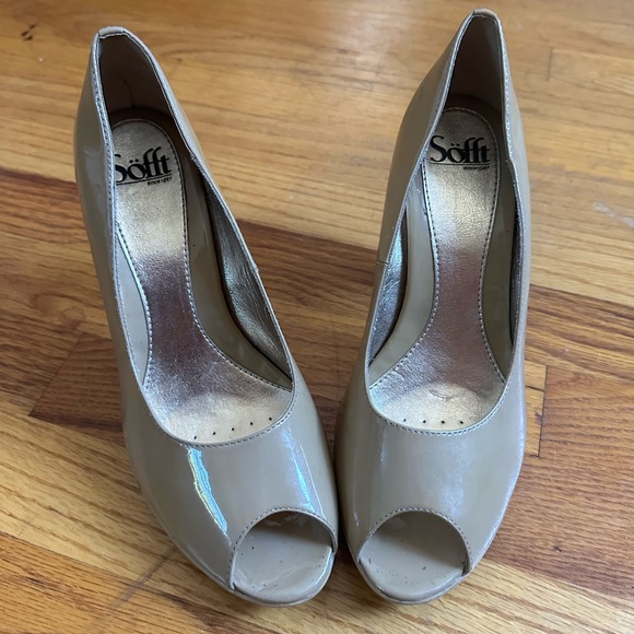 Sofft patent leather nude size 9 heels - Picture 1 of 6